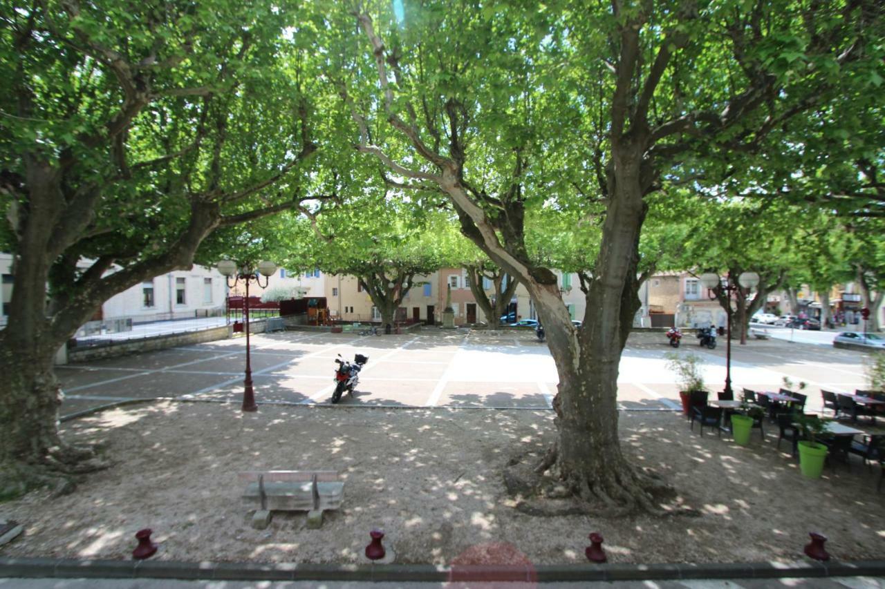 "La Place Du Village" 베두엥 외부 사진